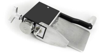 Tool for manual bearding