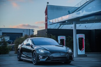Restposten - Unplugged Performance PU Flagship Frontschürze für Tesla Model S